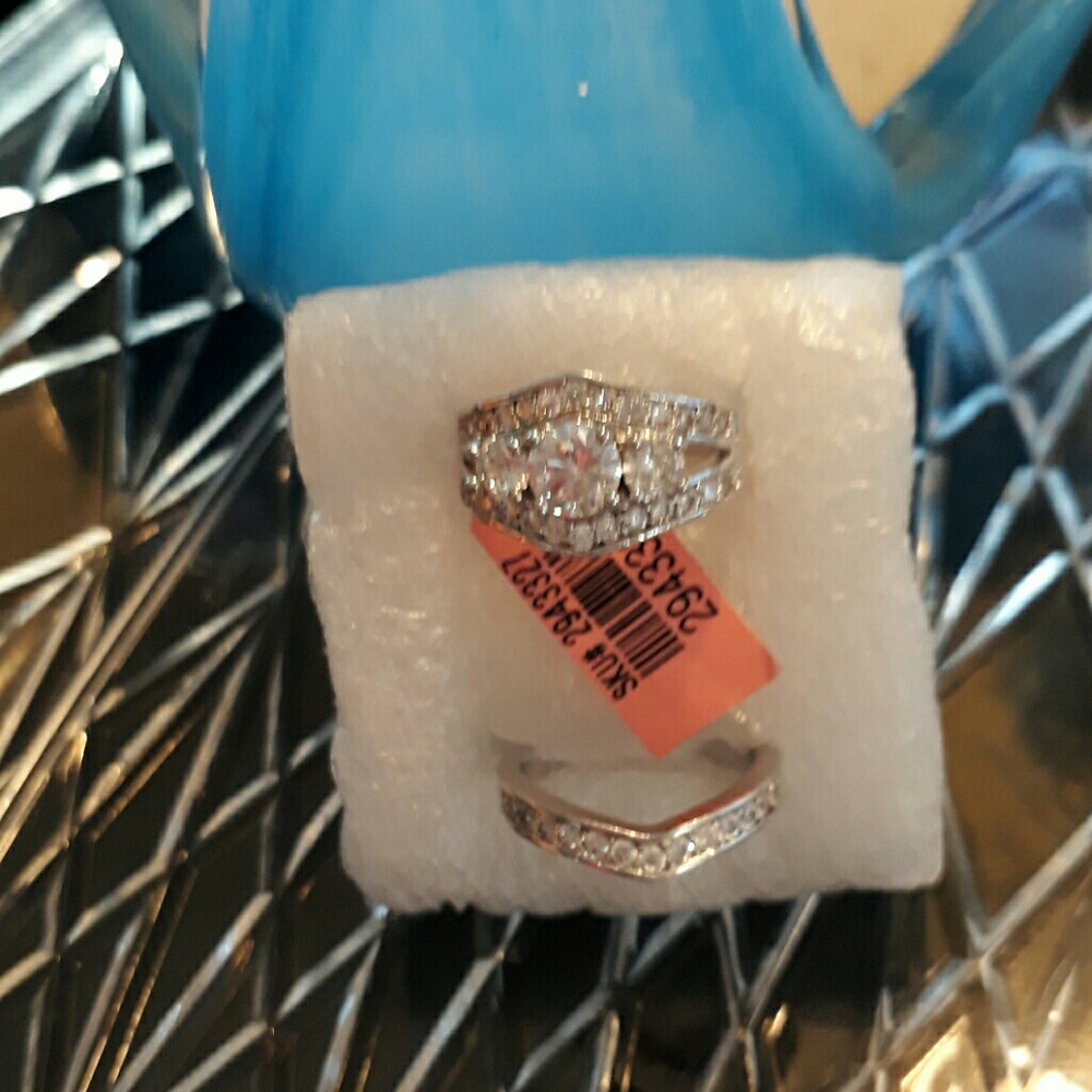 SIMULATED WHITE DIAMOND SET